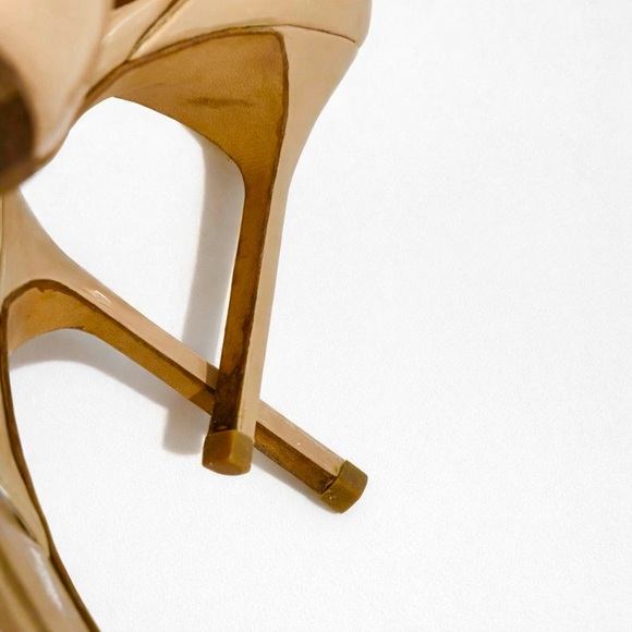 Manolo Blahnik Nude Heels